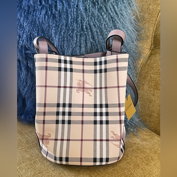 Nova Check Bucket Bag BURBERRY Color: LIGHT ELDERBE
Size: One Size brand new - Picture 2 of 13
